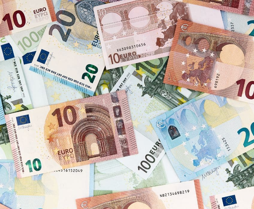 billetes y monedas falsos